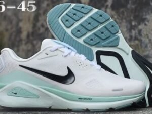 NIke Structure 26